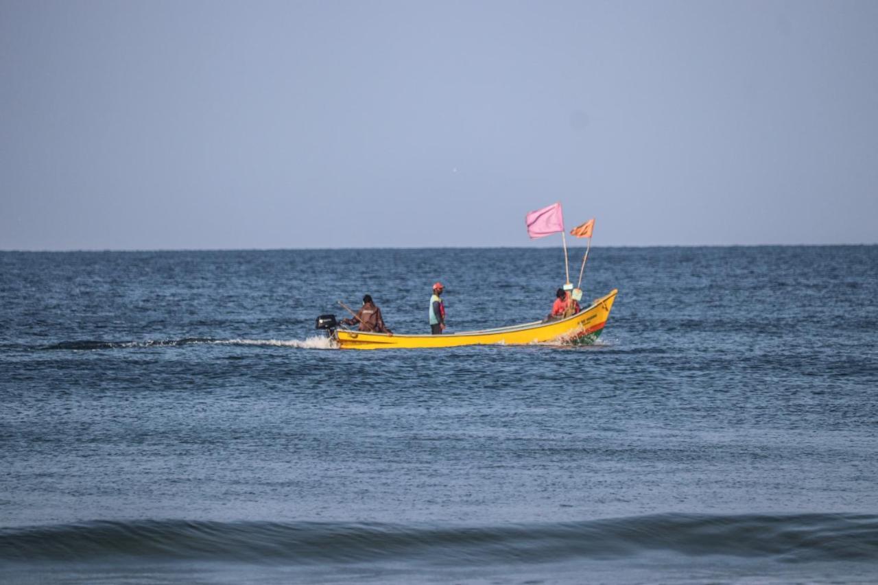 Blue Lagoon Beach Resort Gokarna  Exteriör bild