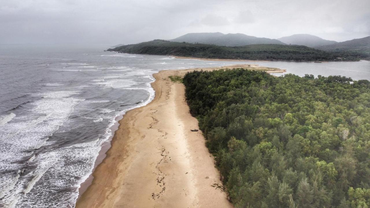 Blue Lagoon Beach Resort Gokarna  Exteriör bild