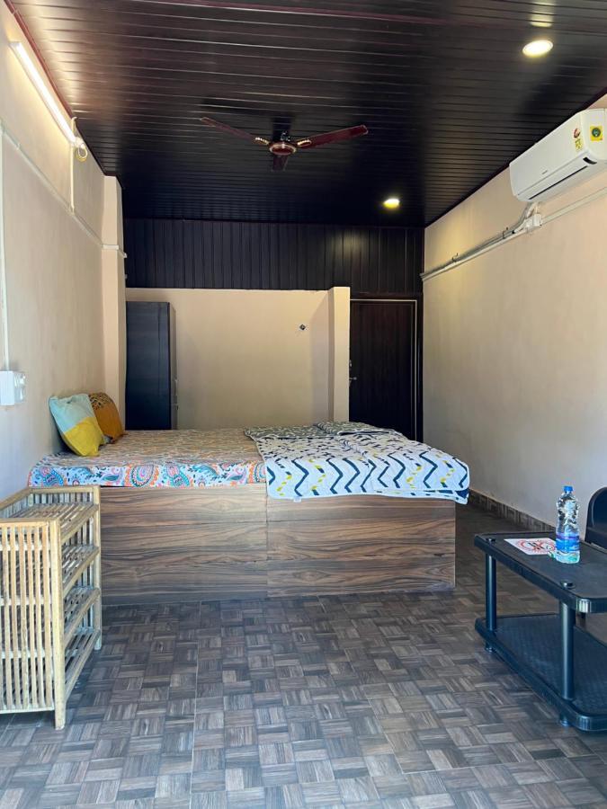 Blue Lagoon Beach Resort Gokarna  Rum bild