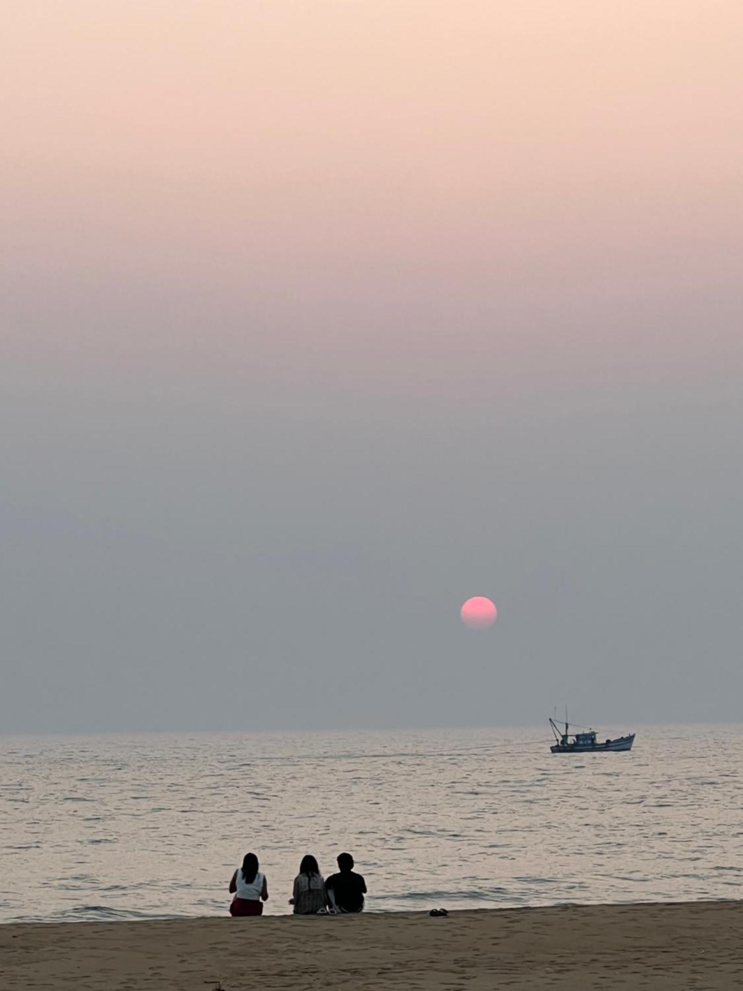 Blue Lagoon Beach Resort Gokarna  Exteriör bild